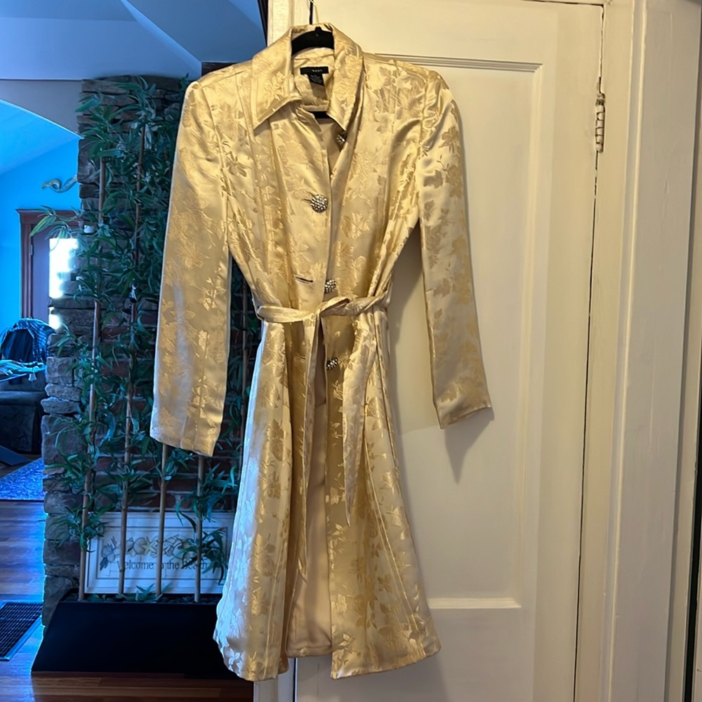 My closet clean out is your lucky day!
Perfect for any special occasion